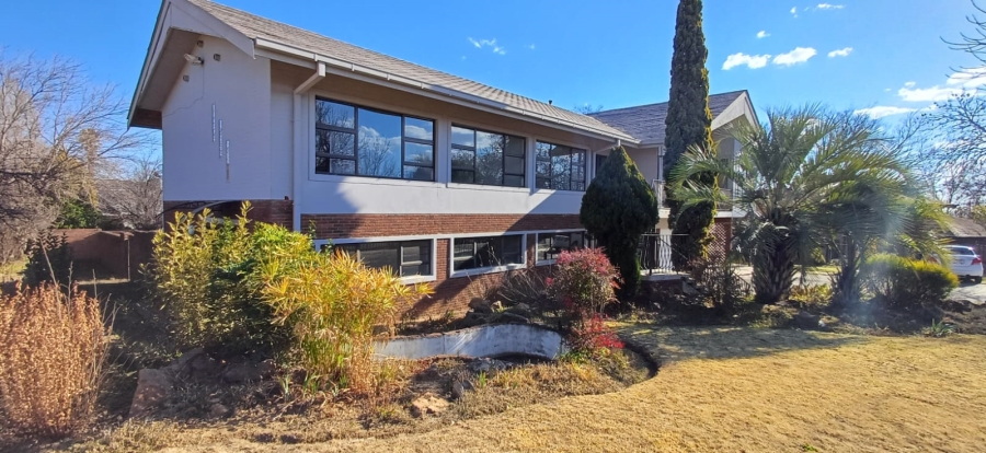 9 Bedroom Property for Sale in Hospitaalheuwel Free State